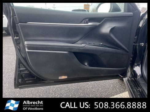 Used 2019 Toyota Camry XSE image 11