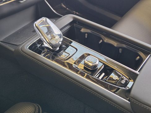 Used 2025 Volvo XC90 B6 Ultra w/ Protection Package Premier image 27