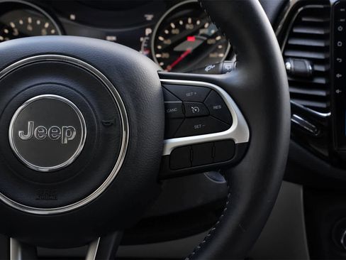 Used 2018 Jeep Compass Latitude w/ Popular Equipment Group image 11