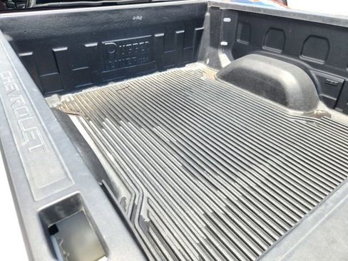 Used 2025 Chevrolet Silverado 1500 LT RWD image 9