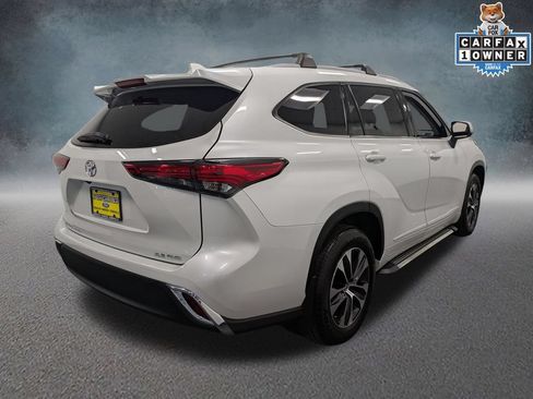 Used 2022 Toyota Highlander XLE AWD/4WD image 5