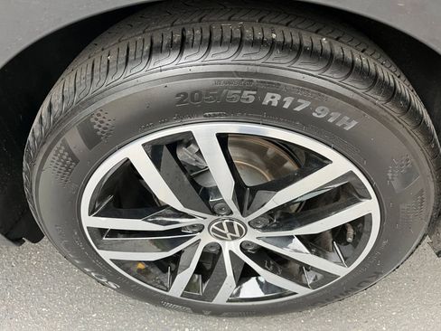 Used 2025 Volkswagen Jetta SE image 28