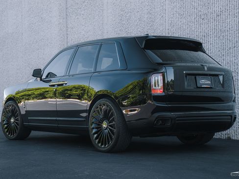Used 2020 Rolls-Royce Cullinan Black Badge AWD/4WD image 9