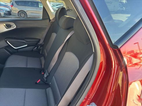 Used 2025 Kia Soul LX w/ LX Technology Package image 36