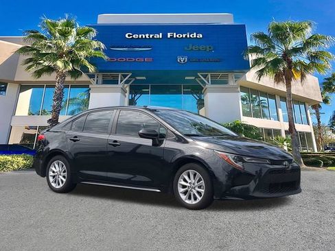 Used 2022 Toyota Corolla LE w/ LE Convenience Package FWD image 2