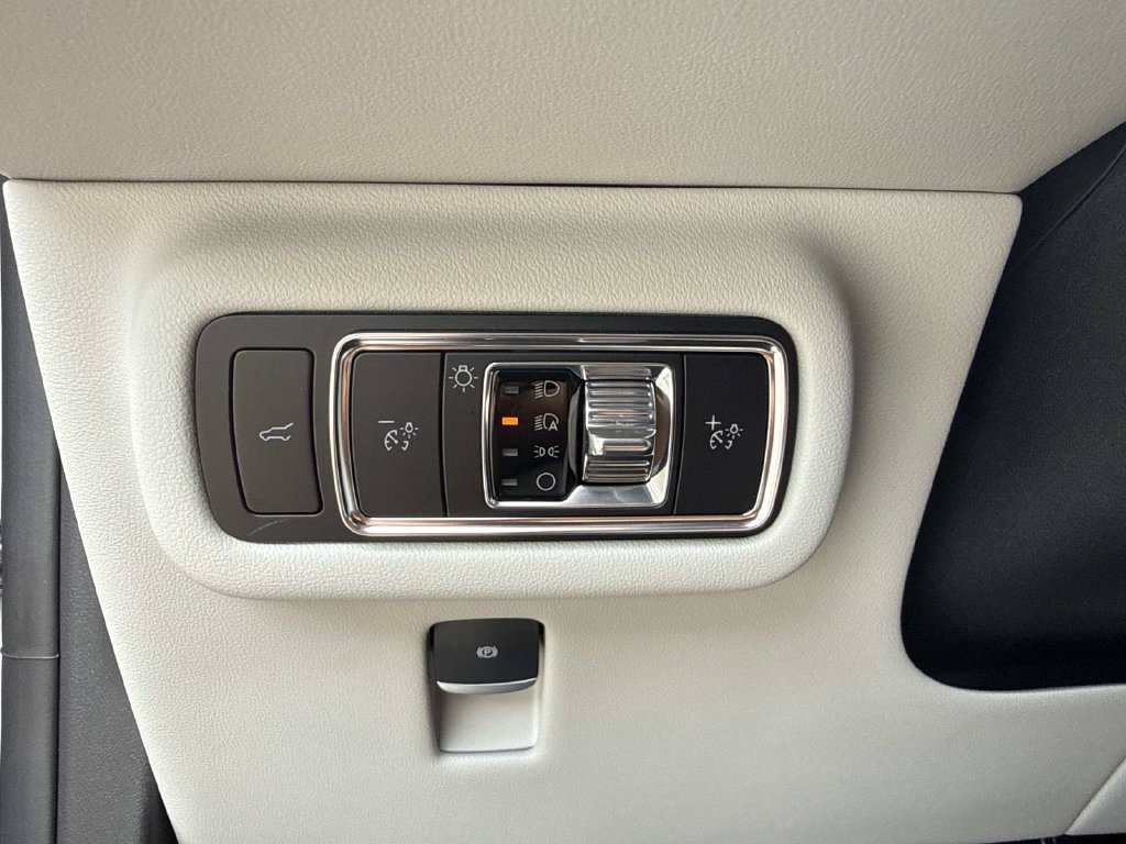 New 2026 Lincoln Nautilus Premier AWD/4WD image 32