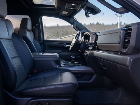 Used 2022 Chevrolet Silverado 1500 ZR2 w/ Technology Package image 14