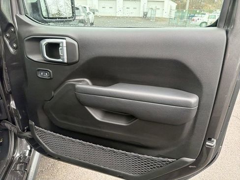 Used 2024 Jeep Wrangler Unlimited image 15