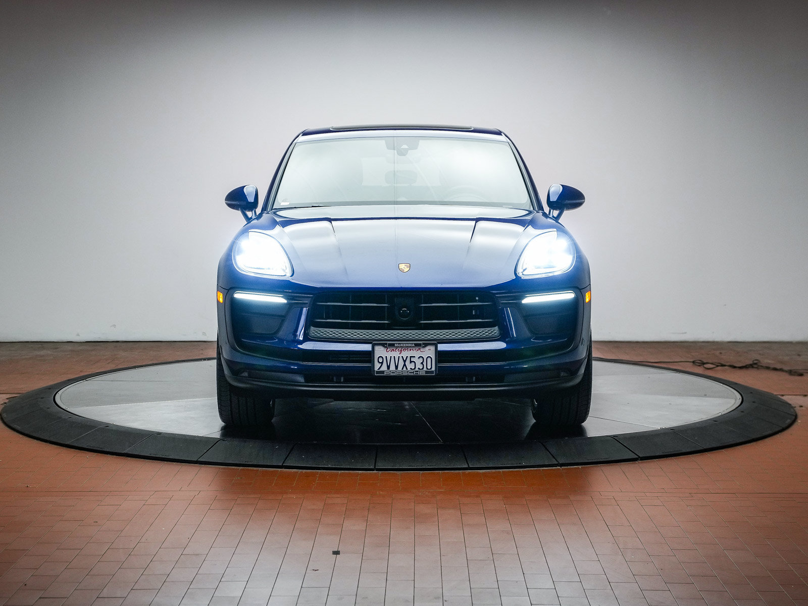 Certified 2026 Porsche Macan AWD/4WD image 10