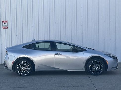 Used 2024 Toyota Prius Limited image 3