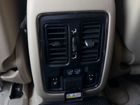 Used 2015 Jeep Grand Cherokee Overland image 27