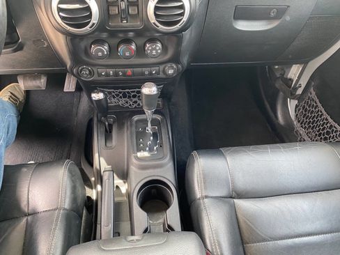 Used 2012 Jeep Wrangler Unlimited Sahara w/ Dual Top Group AWD/4WD image 27