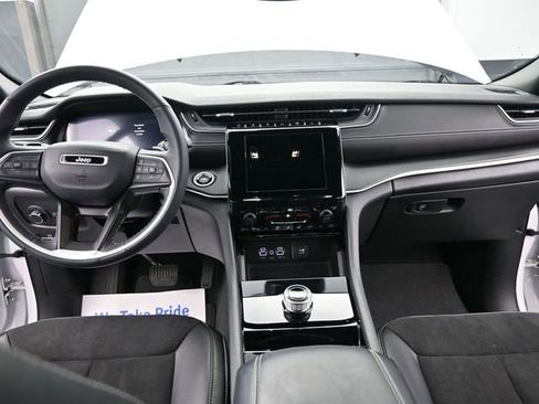 Used 2023 Jeep Grand Cherokee Altitude image 29