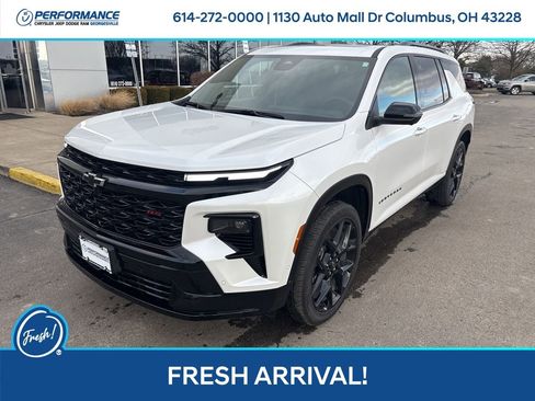 Used 2025 Chevrolet Traverse RS image 8