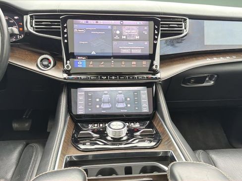 Used 2022 Jeep Grand Wagoneer Series II w/ Convenience Group III image 19