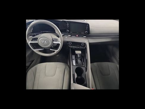 Used 2022 Hyundai Elantra SEL w/ Convenience Package FWD image 16