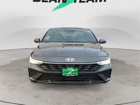 Used 2025 Hyundai Elantra Limited image 3