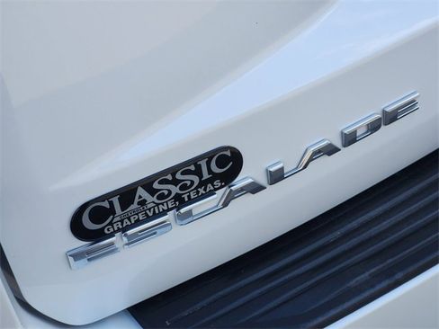 Used 2024 Cadillac Escalade Premium Luxury w/ Performance Package AWD/4WD image 9