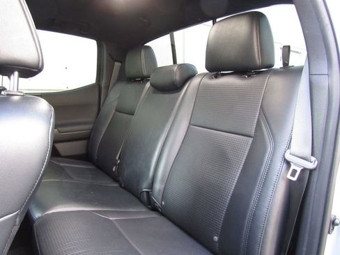 Used 2020 Toyota Tacoma TRD Off-Road w/ TRD Premium Off Road Package image 19