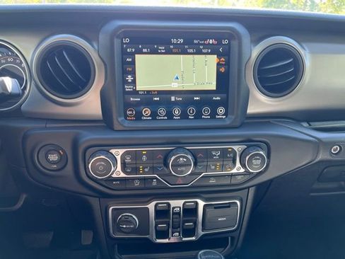 Used 2021 Jeep Gladiator Willys image 8