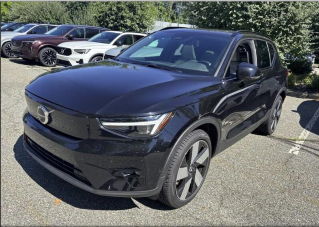 Used 2026 Volvo EX40 Plus AWD/4WD image 18