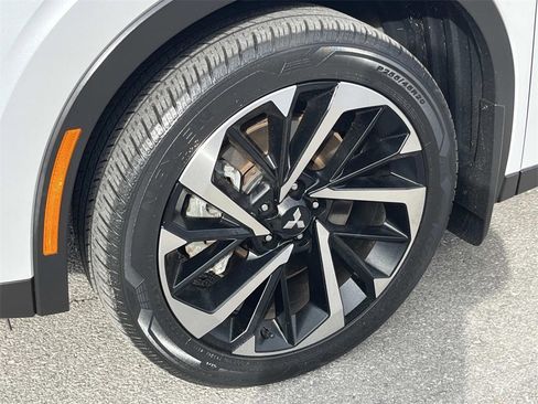 Used 2022 Mitsubishi Outlander SE image 9