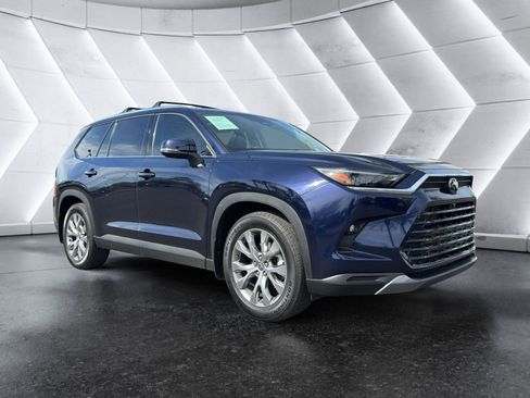 Used 2025 Toyota Grand Highlander Limited image 1