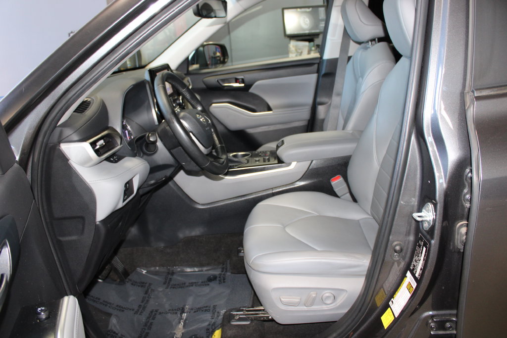 Used 2023 Toyota Highlander XLE AWD/4WD image 8