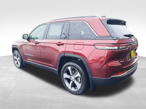 New 2026 Jeep Grand Cherokee Limited w/ Luxury Tech Group II AWD/4WD image 3