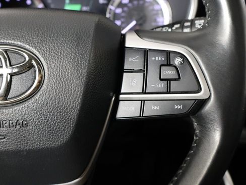 Used 2023 Toyota Highlander XLE FWD image 10