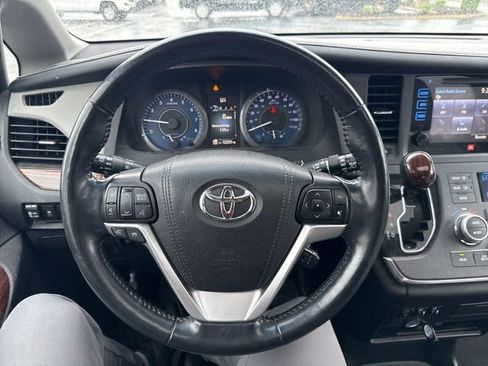 Used 2017 Toyota Sienna Limited Premium AWD/4WD image 19