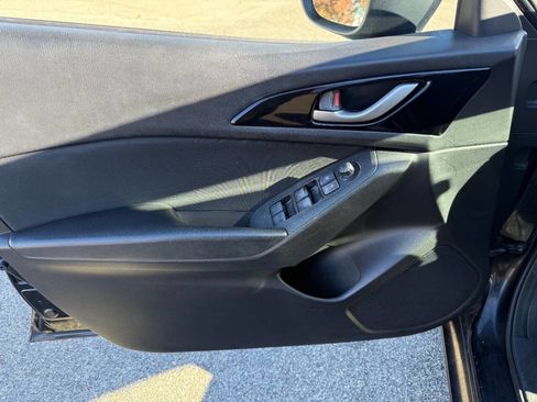 Used 2016 MAZDA MAZDA3 i Sport image 9