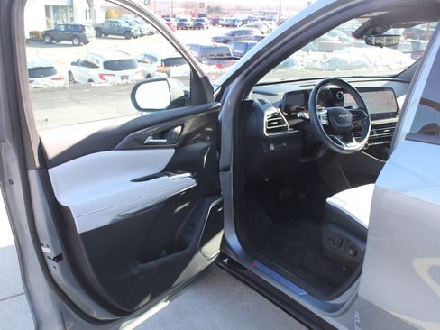 New 2026 Chevrolet Traverse High Country w/ LPO, Floor Liner Package image 8