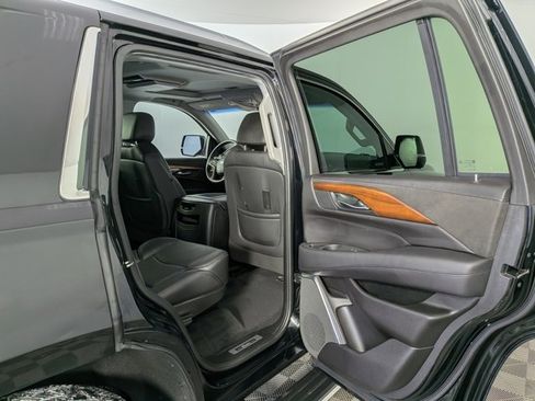 Used 2017 Cadillac Escalade Premium Luxury image 39
