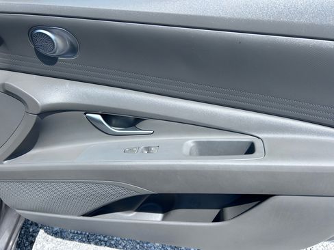 Used 2023 Hyundai Elantra SEL image 11