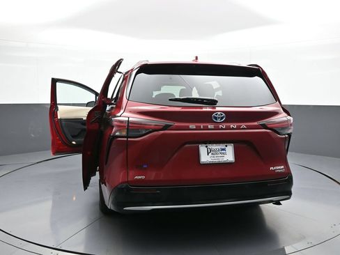 Used 2021 Toyota Sienna Platinum AWD/4WD image 48