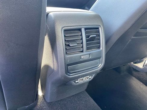 Used 2022 Volkswagen Passat 2.0T image 18