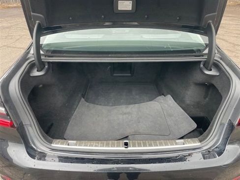 Used 2022 BMW 740i xDrive w/ Premium Package image 17