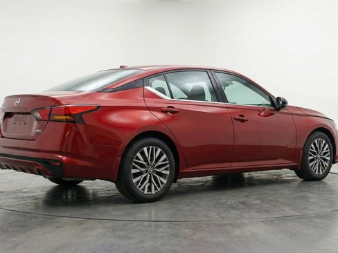 Used 2025 Nissan Altima 2.5 SV image 9