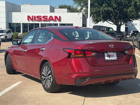 Used 2025 Nissan Altima 2.5 SV FWD image 6
