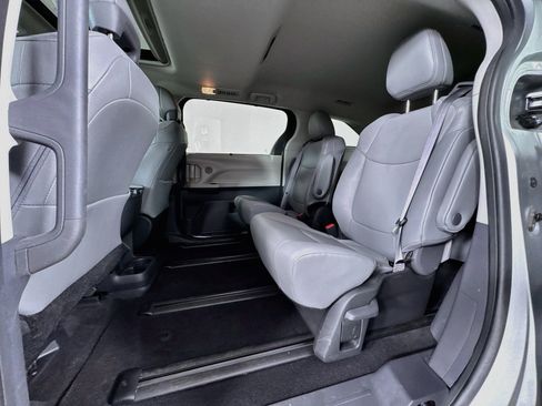 Certified 2024 Toyota Sienna XLE FWD image 24