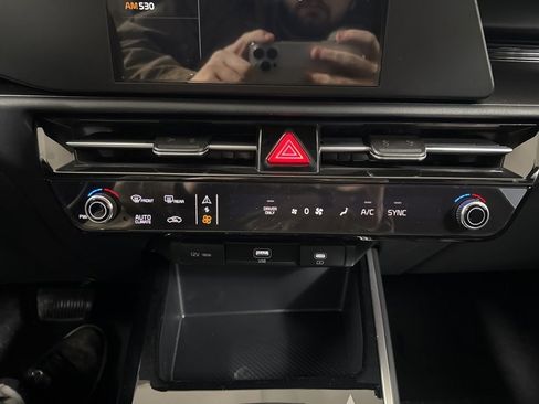 New 2025 Kia Niro LX image 27