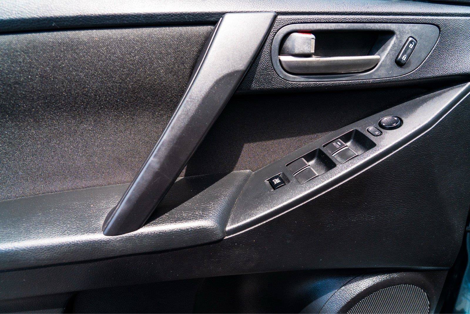 Used 2013 MAZDA MAZDA3 i Sport FWD image 12