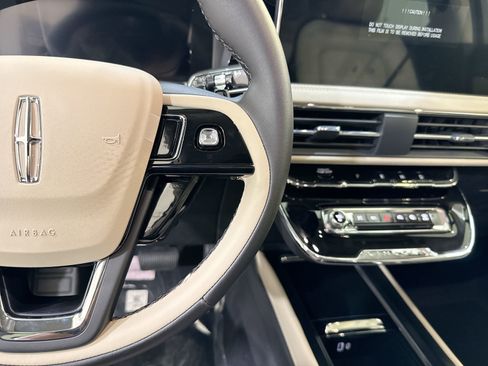 New 2026 Lincoln Corsair Premiere image 15