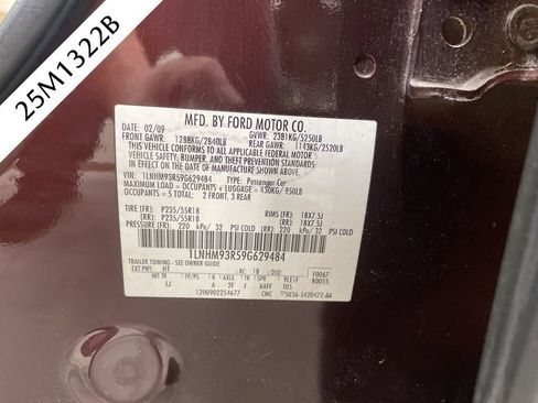 Used 2009 Lincoln MKS image 31