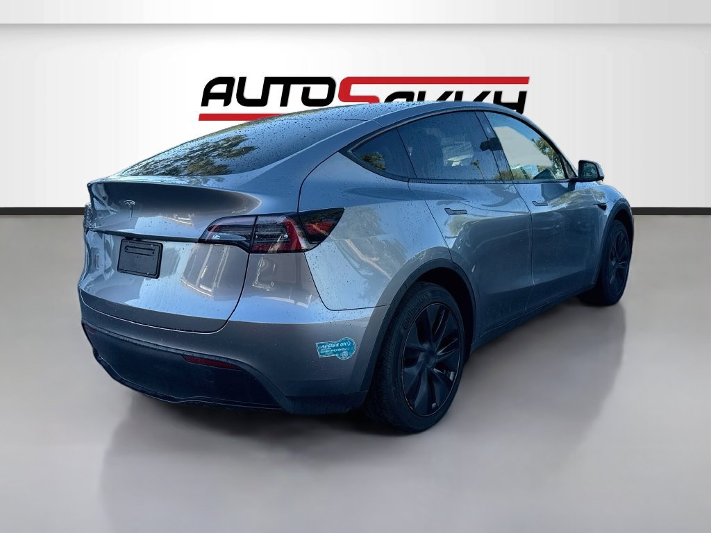 Used 2025 Tesla Model Y Long Range RWD image 7