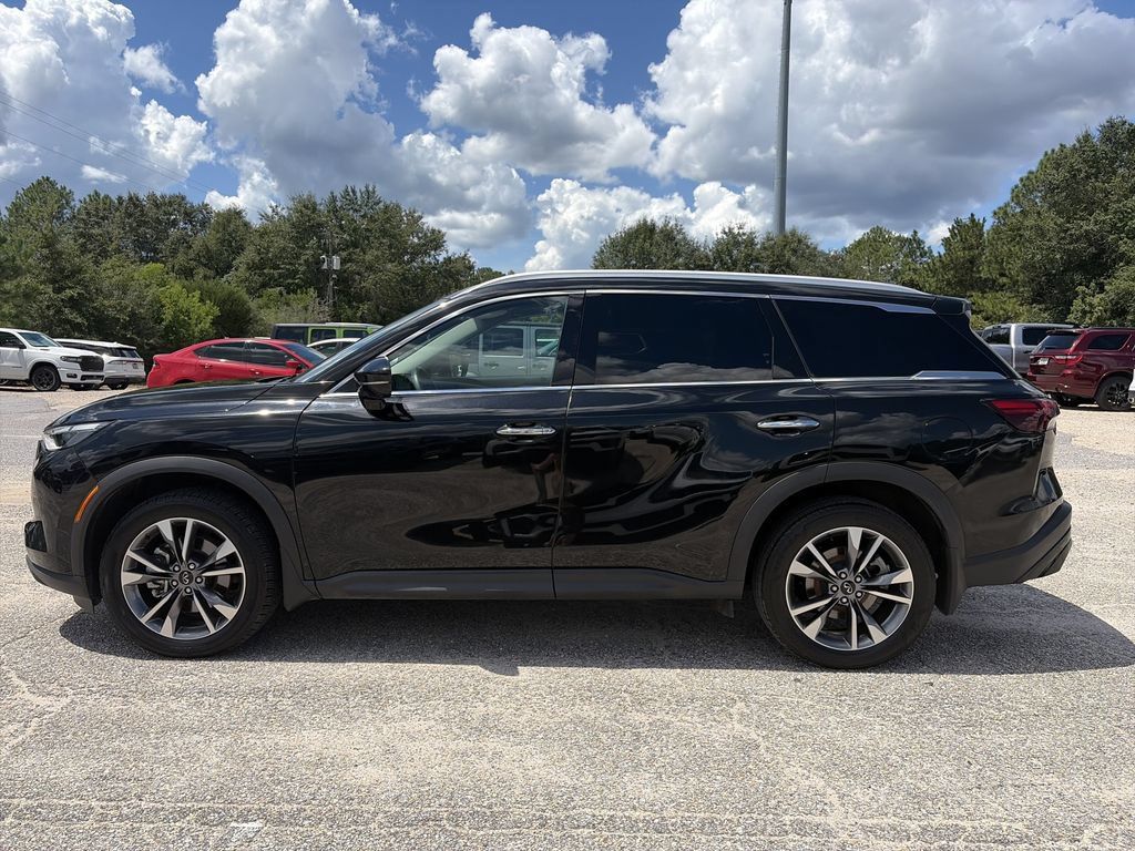 Used 2023 INFINITI QX60 Luxe w/ Cargo Package FWD image 3