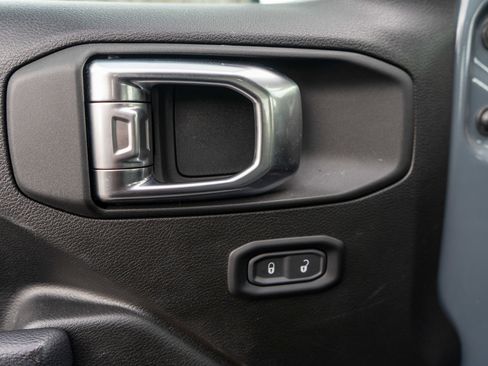 Used 2025 Jeep Wrangler Sport image 12