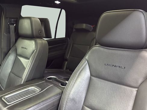 Used 2021 GMC Yukon Denali w/ Denali Premium Package image 10