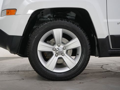 Used 2014 Jeep Patriot Latitude image 26
